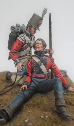Wounded Officer & Private Royal Welsh Fusiliers 1811 54mm