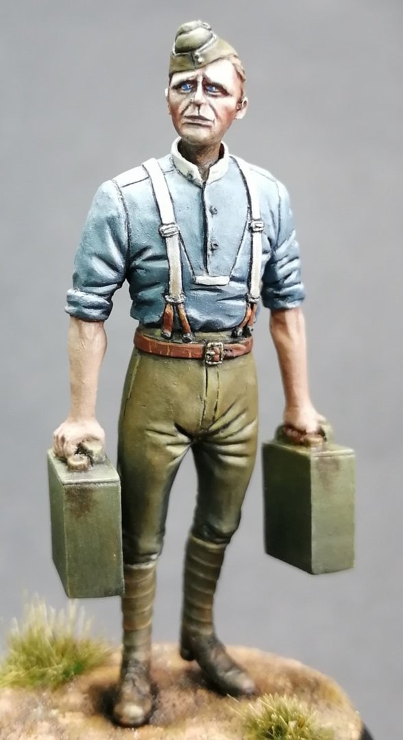 RFC/RAF Mechanic With Petrol Cans WW1